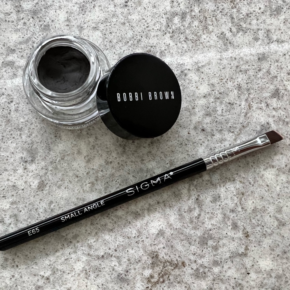 Bobbi Brown Longwear Gel Eyeliner and Sigma E65 Small Angle Brush